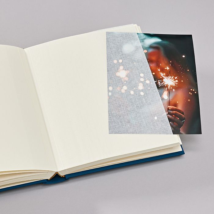 Album Medium, booklinen cover, 80pages, cream white mounting board, glassine paper, marine